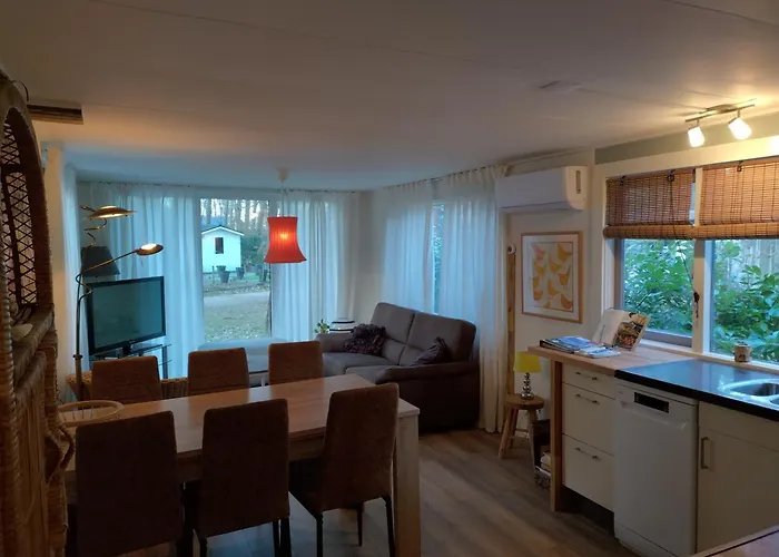 Wulft 47 Zonnig Gezellig 6P Chalet Met Zwembad In Bosrijke Omgeving Op Familie Camping De Vossenburcht